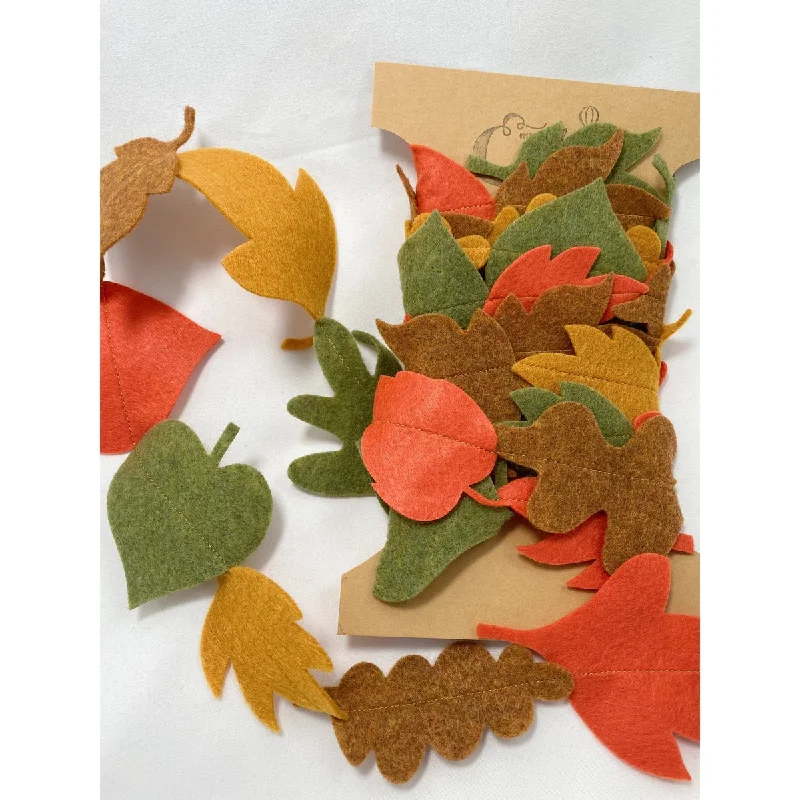 - ​​Christmas pet Christmas clothingEmerald & Ginger fall felt leaf garland